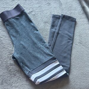 Bombshell Gray and White Leggings